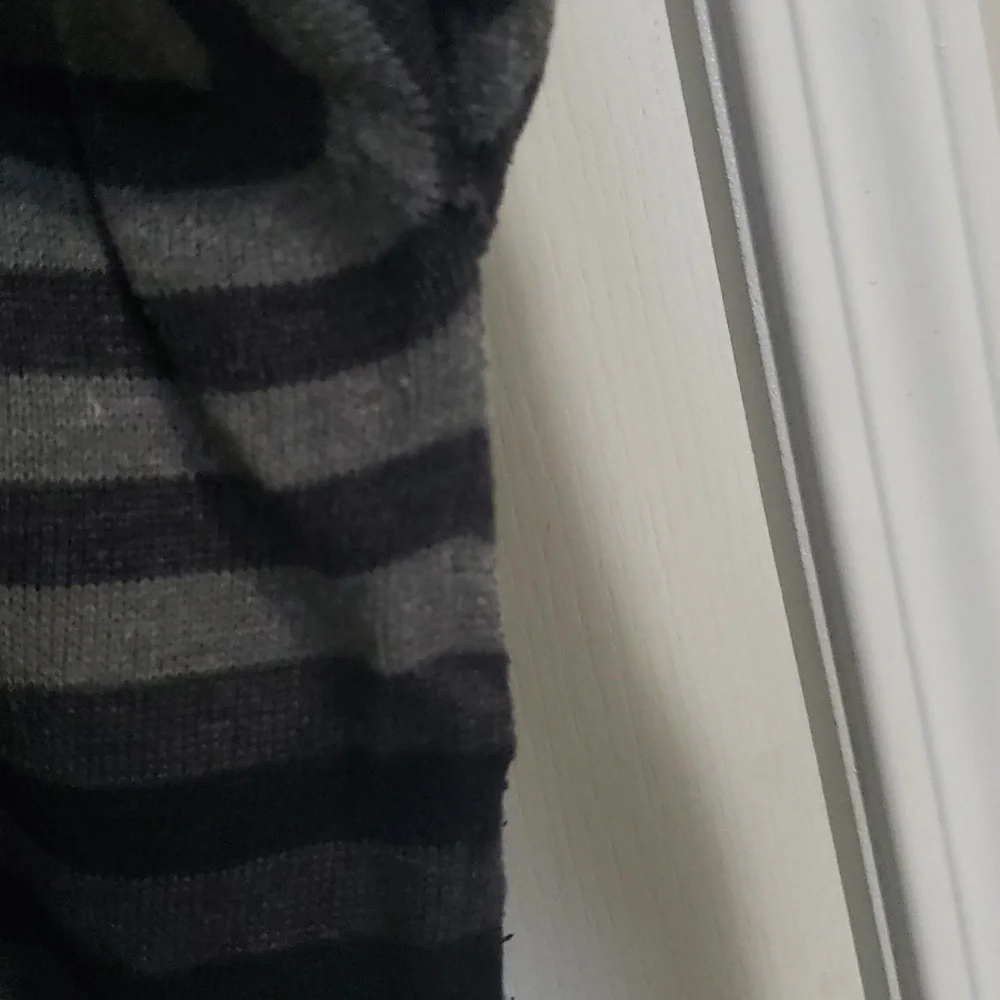 3/$15 Men's v-neck striped sweater - Picture 5 of 5